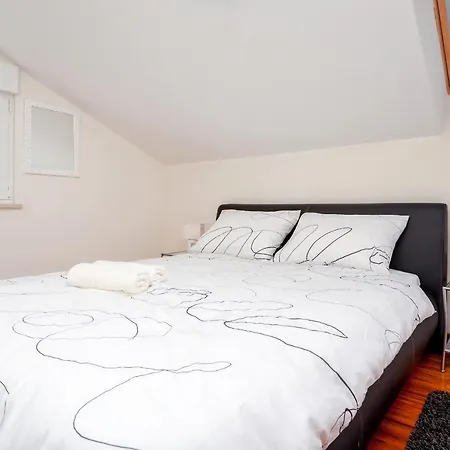 Apartments With A Parking Space Mastrinka, Ciovo - 10364 Apartman *